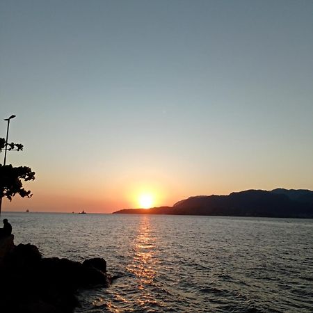 Quarto aconchegante em Ilhabela Praia Curral Pé na areia Até 4 pessoas AvJosé Pacheco do Nascimento nº 7682 Extérieur photo